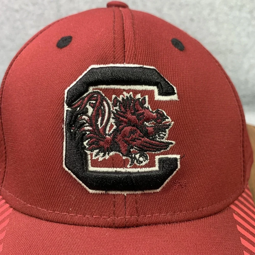 USC Gamecocks‎ Hat Cap Fitted Mens L-XL Garnet Black NCAA College Embriodered